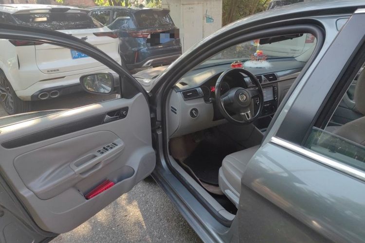 Used Volkswagen Bora 2011 1.6L Manual Comfort Version Driver Seat