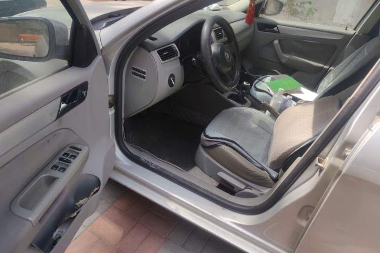 Used Volkswagen Bora 2011 1.6L Manual Fashion Edition Driver Seat