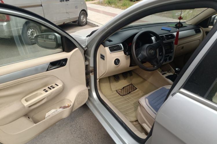 Used Volkswagen Bora 2011 1.6L Manual Fashion Edition Driver Seat