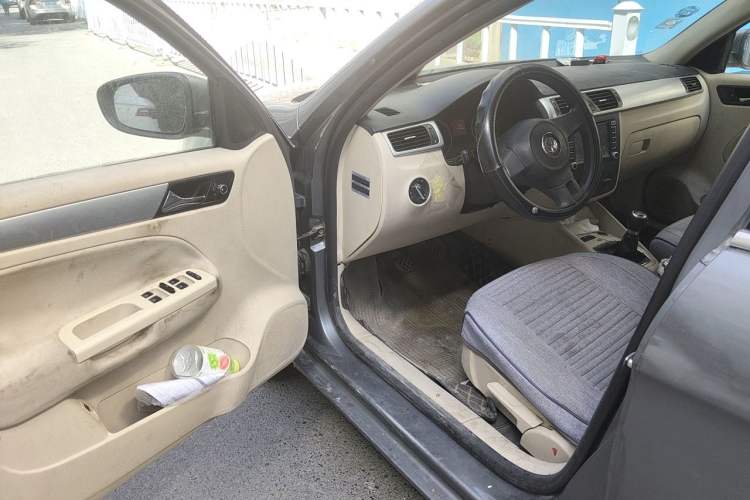 Used Volkswagen Bora 2011 1.6L Manual Fashion Edition Driver Seat