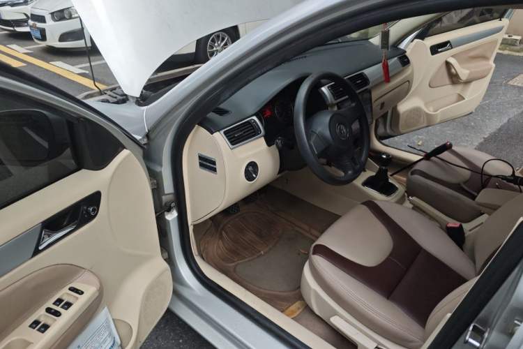 Used Volkswagen Bora 2011 1.6L Manual Fashion Edition Driver Seat