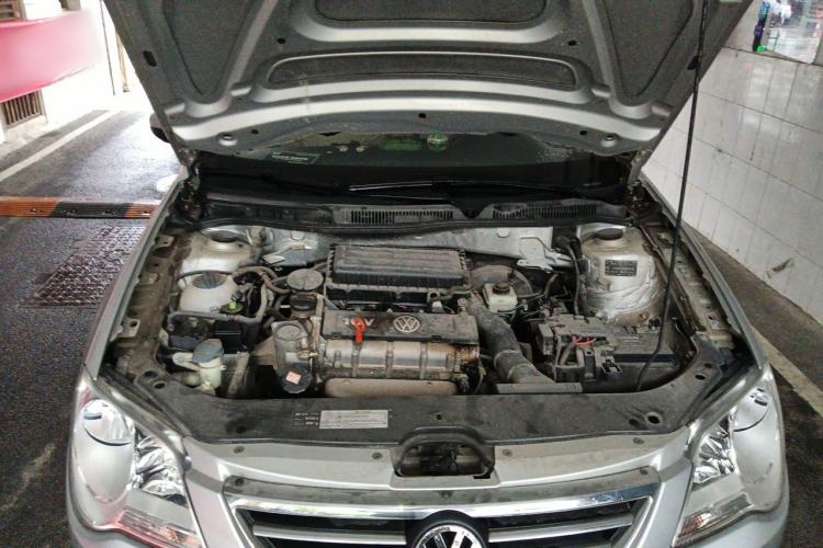 Used Volkswagen Bora 2011 1.6L Manual Comfort Version Engine Bay