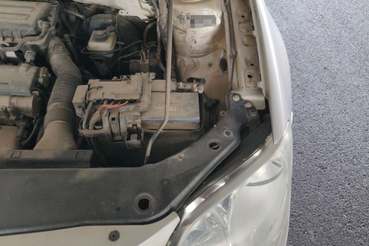 Used Volkswagen Bora 2011 1.6L Automatic Fashion Edition Engine Bay Left
