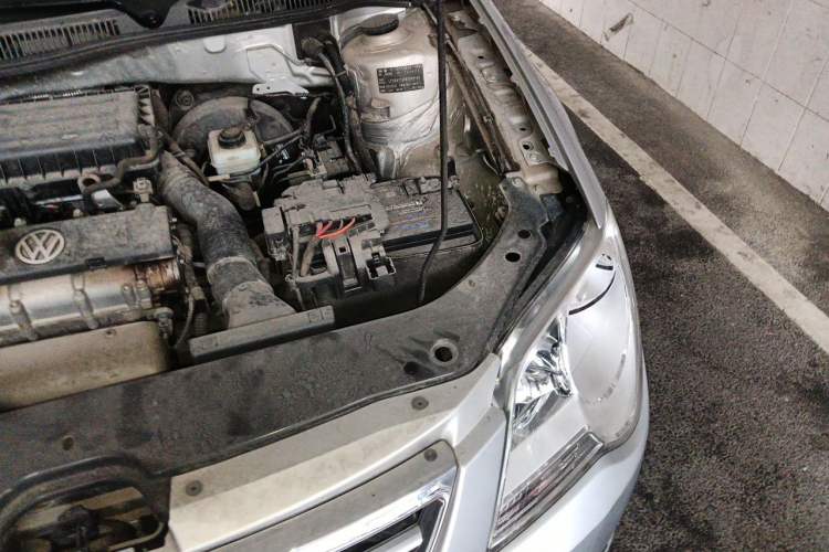 Used Volkswagen Bora 2011 1.6L Manual Comfort Version Engine Bay Left