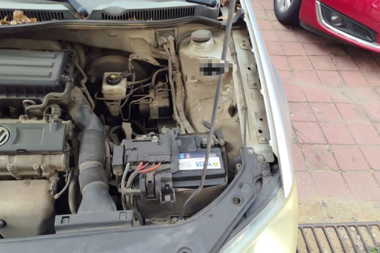 Used Volkswagen Bora 2011 1.6L Manual Fashion Edition Engine Bay Left