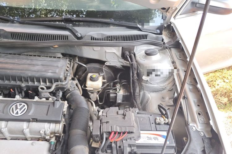 Used Volkswagen Bora 2011 1.6L Automatic Fashion Edition Engine Bay Left