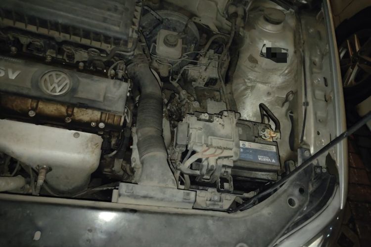 Used Volkswagen Bora 2011 1.6L Automatic Fashion Edition Engine Bay Left