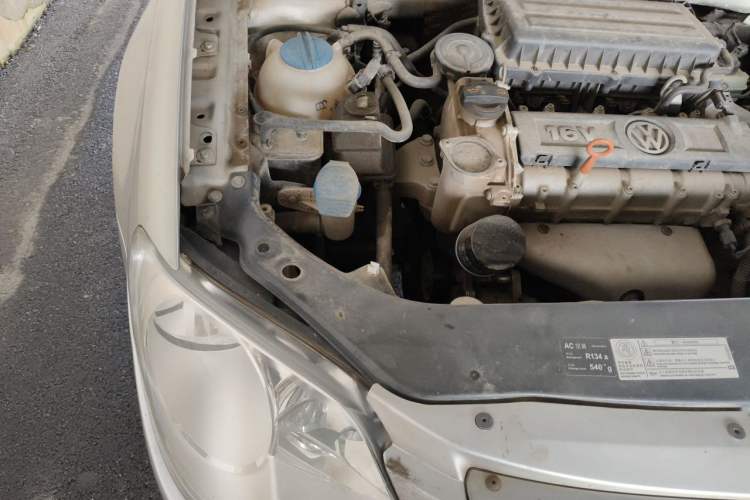 Used Volkswagen Bora 2011 1.6L Automatic Fashion Edition Engine Bay Right