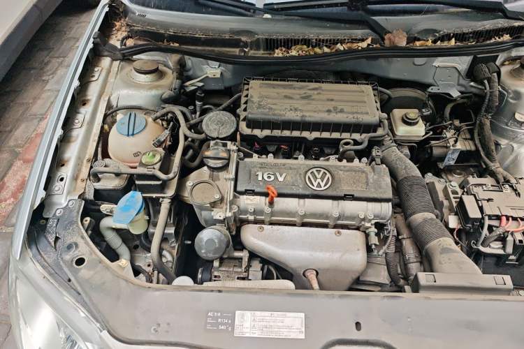 Used Volkswagen Bora 2011 1.6L Automatic Fashion Edition Engine Bay Right