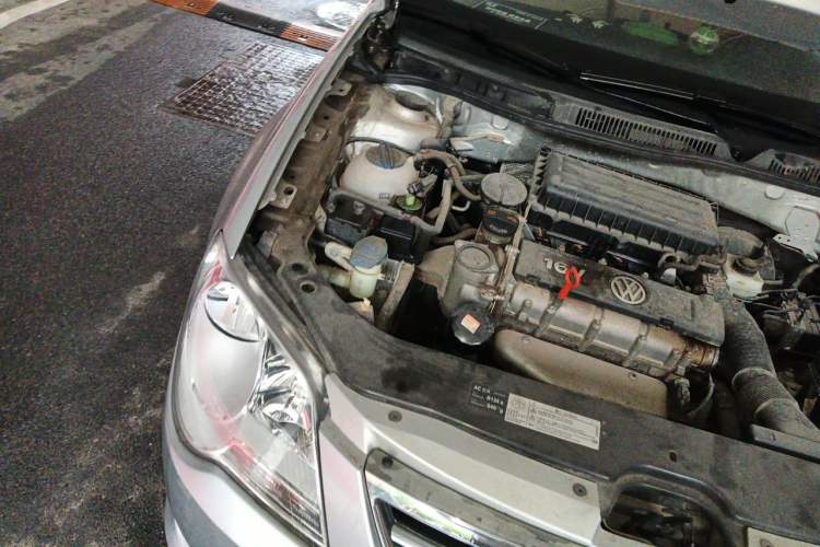 Used Volkswagen Bora 2011 1.6L Manual Comfort Version Engine Bay Right