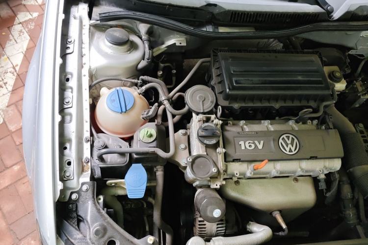 Used Volkswagen Bora 2011 1.6L Automatic Fashion Edition Engine Bay Right