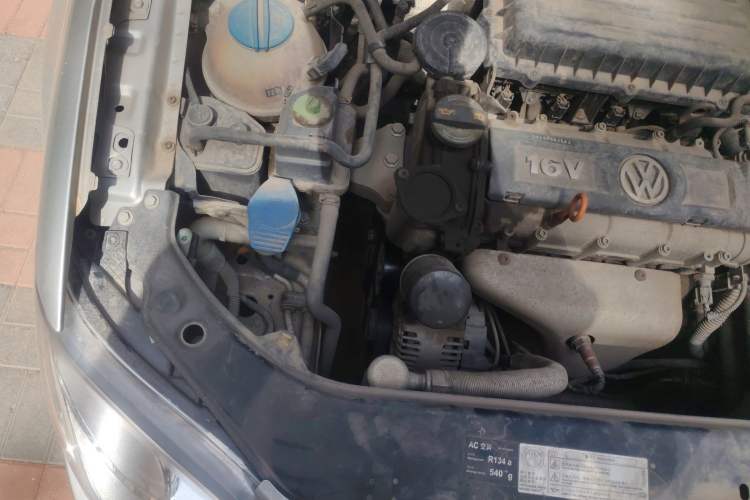 Used Volkswagen Bora 2011 1.6L Manual Fashion Edition Engine Bay Right