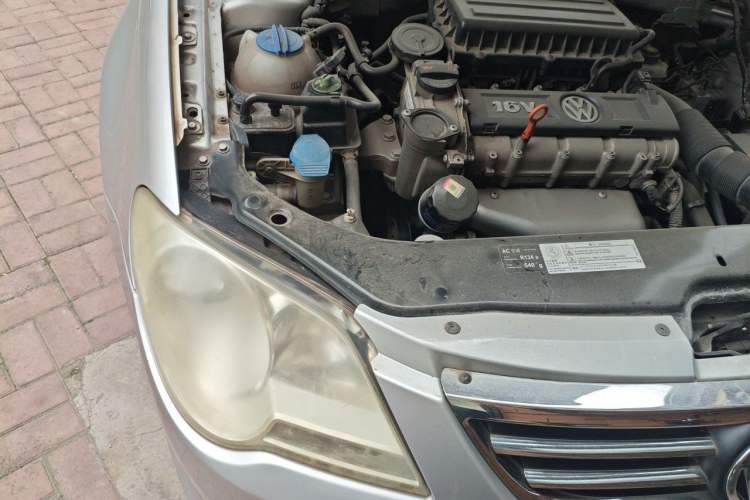 Used Volkswagen Bora 2011 1.6L Manual Fashion Edition Engine Bay Right