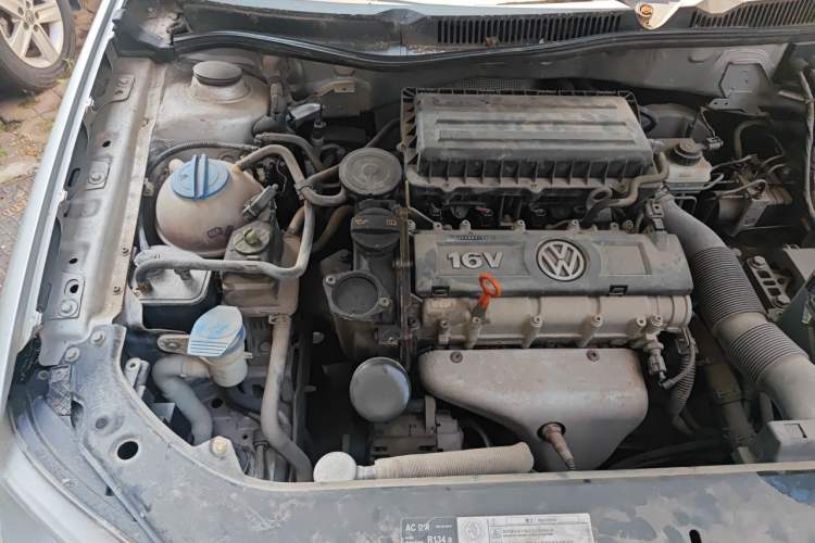 Used Volkswagen Bora 2011 1.6L Automatic Fashion Edition Engine Bay Right