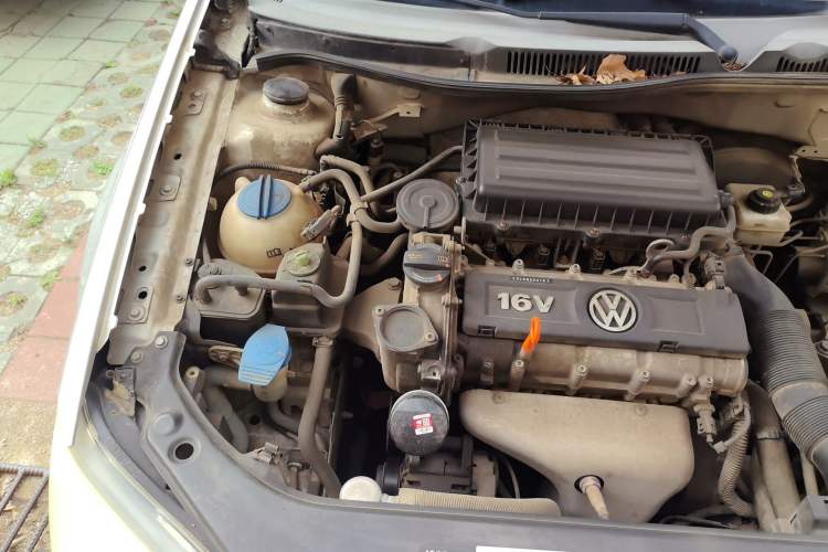 Used Volkswagen Bora 2011 1.6L Manual Fashion Edition Engine Bay Right