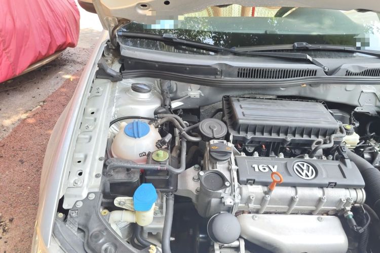 Used Volkswagen Bora 2011 1.6L Automatic Fashion Edition Engine Bay Right