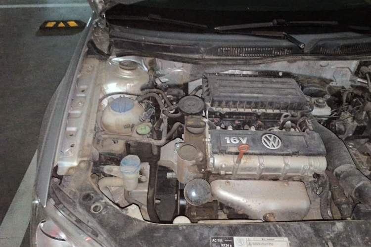Used Volkswagen Bora 2011 1.6L Automatic Fashion Edition Engine Bay Right