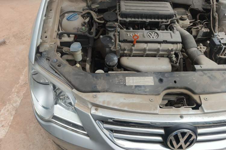 Used Volkswagen Bora 2011 1.6L Manual Comfort Version Engine Bay Right