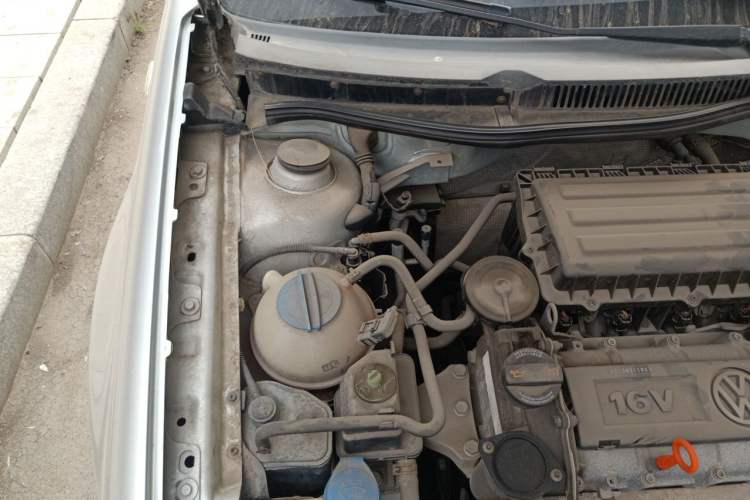 Used Volkswagen Bora 2011 1.6L Manual Fashion Edition Engine Bay Right
