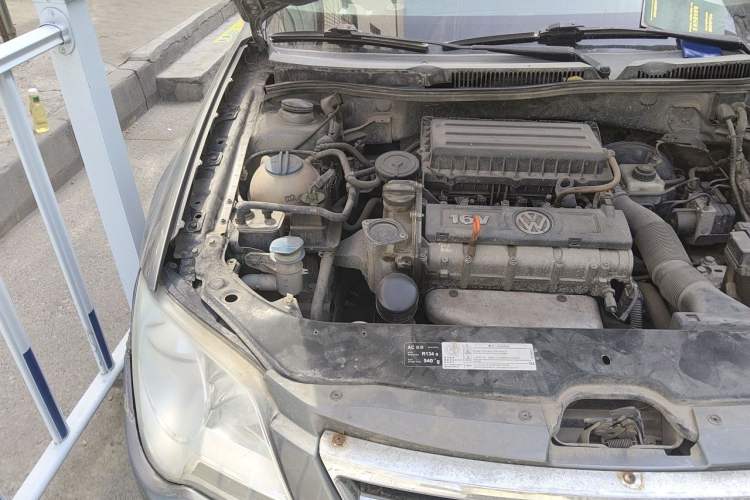Used Volkswagen Bora 2011 1.6L Manual Fashion Edition Engine Bay Right