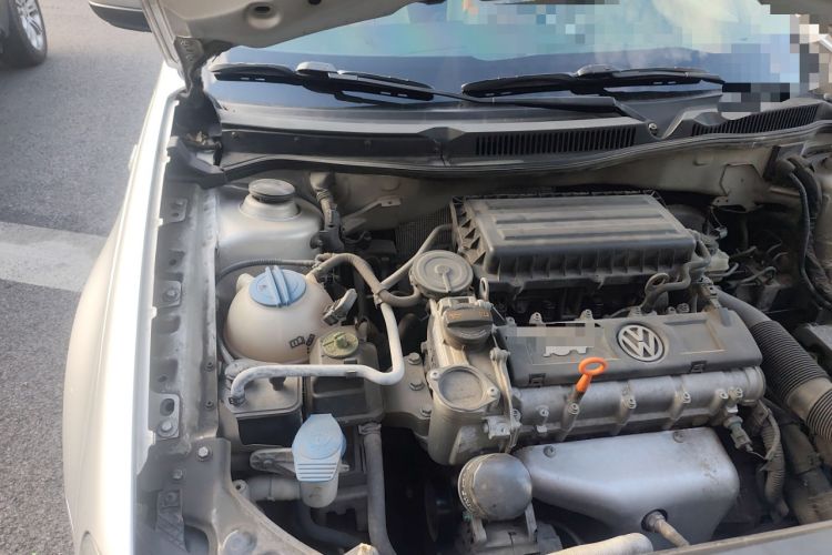 Used Volkswagen Bora 2011 1.6L Automatic Fashion Edition Engine Bay Right