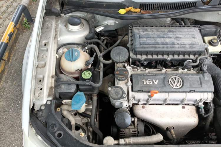 Used Volkswagen Bora 2011 1.6L Manual Comfort Version Engine Bay Right