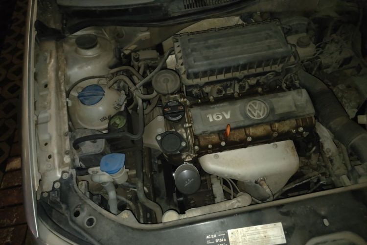Used Volkswagen Bora 2011 1.6L Automatic Fashion Edition Engine Bay Right