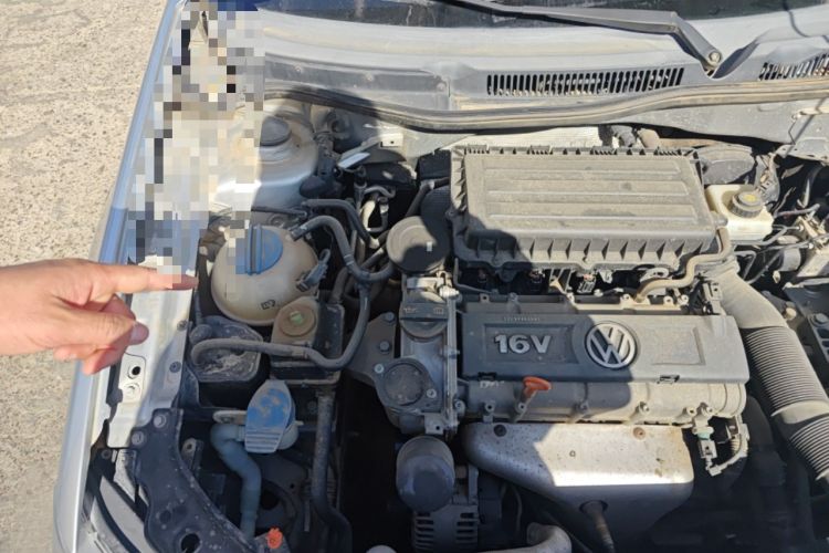 Used Volkswagen Bora 2011 1.6L Automatic Fashion Edition Engine Bay Right