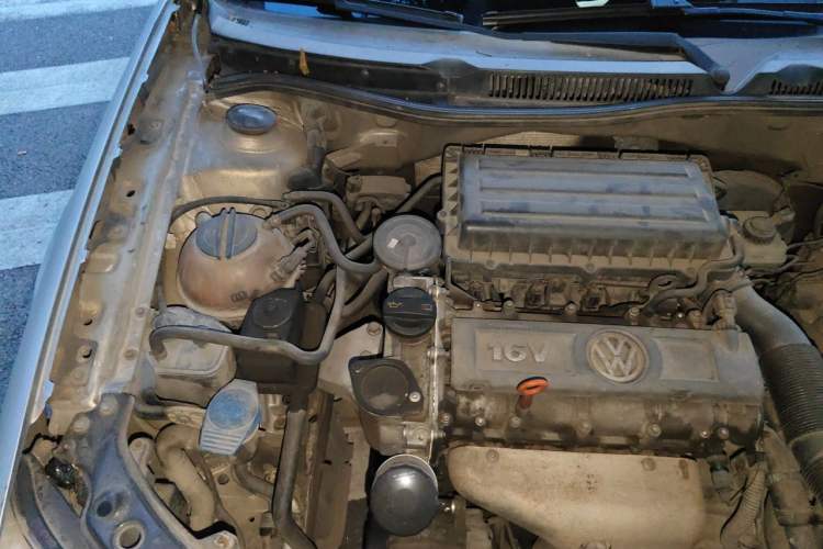 Used Volkswagen Bora 2011 1.6L Automatic Fashion Edition Engine Bay Right