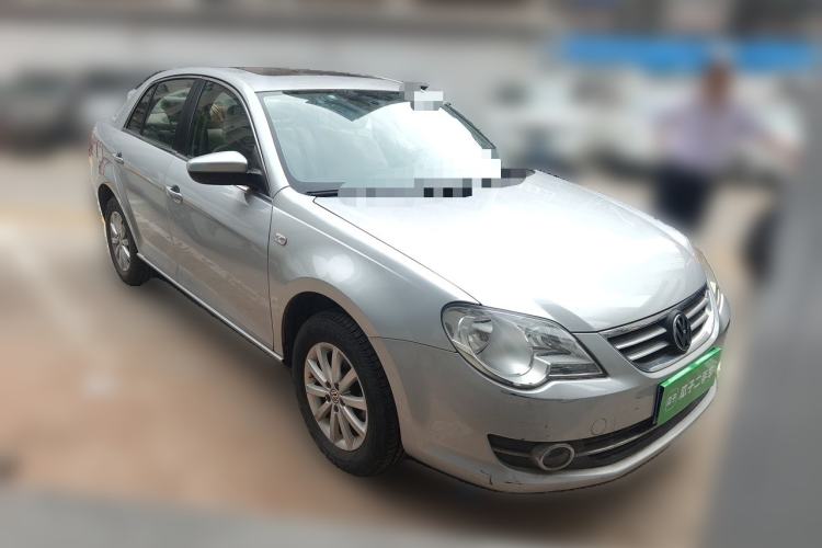 Used Volkswagen Bora 2011 1.6L Manual Comfort Version Front Right 45 Deg