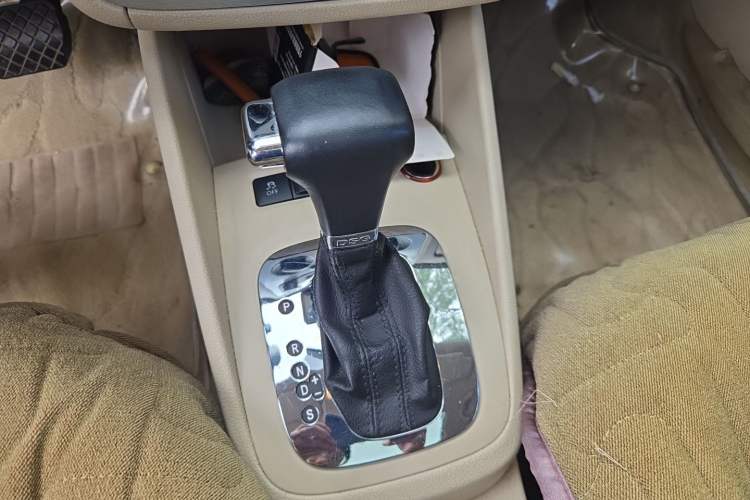 Used Volkswagen Bora 2011 1.4T Automatic Comfort Model Gear Lever