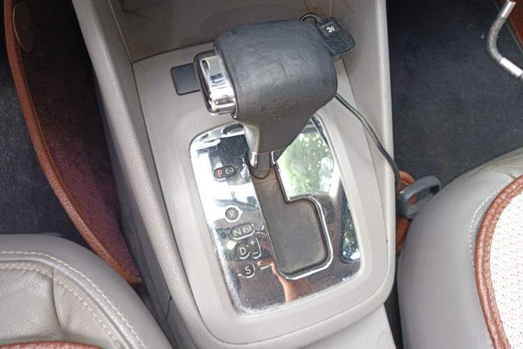Used Volkswagen Bora 2011 1.6L Automatic Luxury Model Gear Lever