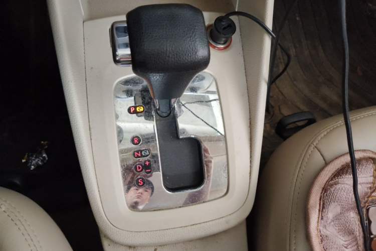 Used Volkswagen Bora 2011 1.6L Automatic Fashion Edition Gear Lever