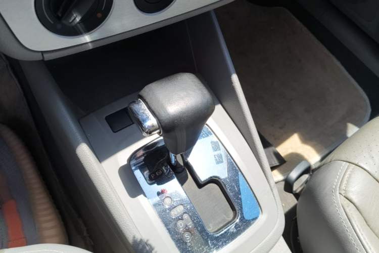 Used Volkswagen Bora 2011 1.6L Automatic Comfort Model Gear Lever