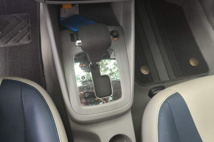 Used Volkswagen Bora 2011 1.6L Automatic Comfort Model Gear Lever