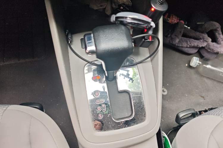 Used Volkswagen Bora 2011 1.6L Automatic Fashion Edition Gear Lever