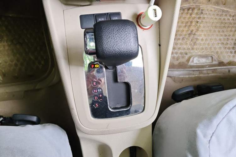 Used Volkswagen Bora 2011 1.6L Automatic Fashion Edition Gear Lever