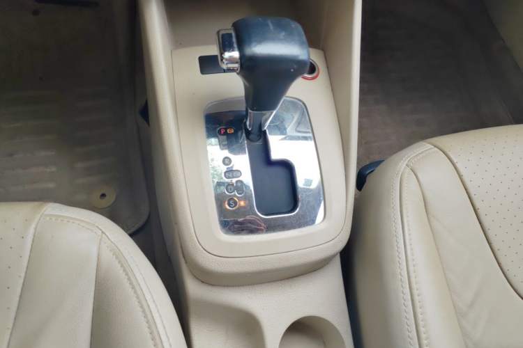 Used Volkswagen Bora 2011 1.6L Automatic Comfort Model Gear Lever