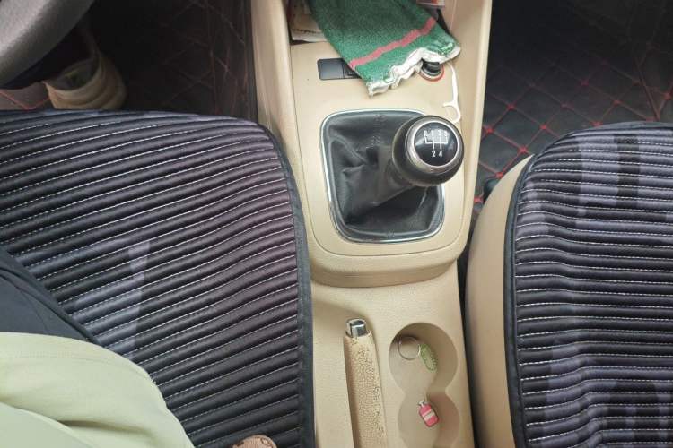 Used Volkswagen Bora 2011 1.6L Manual Fashion Edition Gear Lever