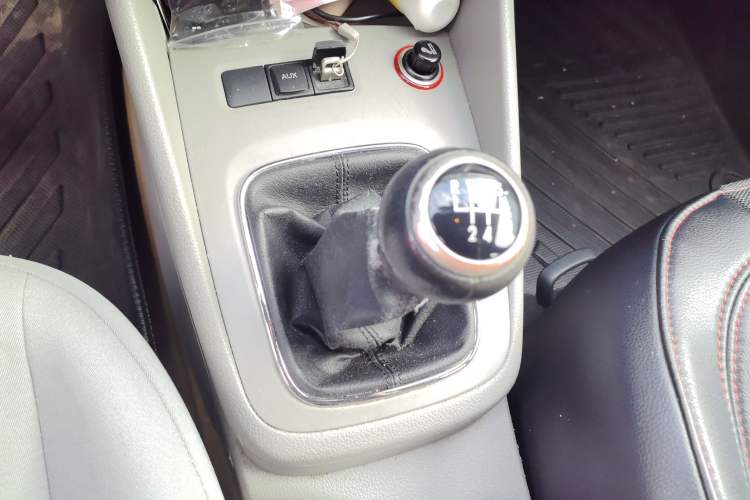 Used Volkswagen Bora 2011 1.6L Manual Fashion Edition Gear Lever