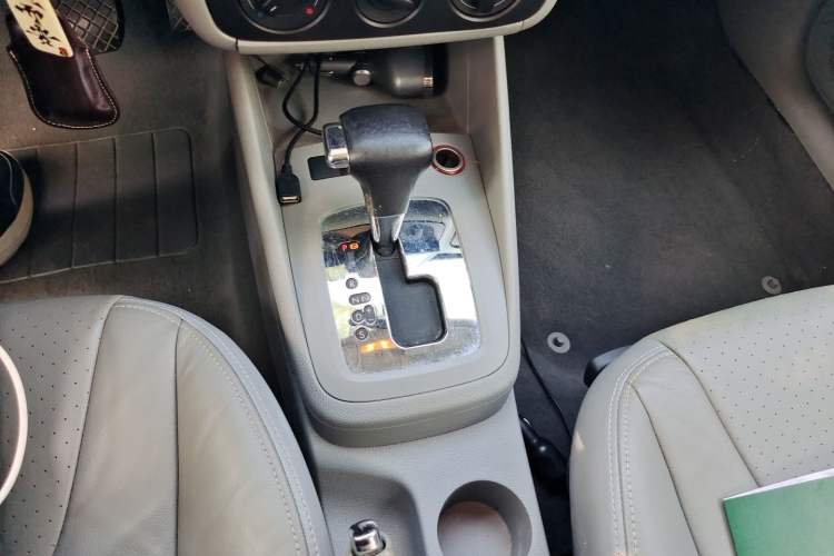 Used Volkswagen Bora 2011 1.6L Automatic Comfort Model Gear Lever