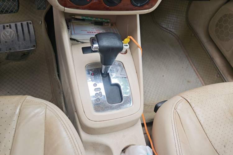 Used Volkswagen Bora 2011 1.6L Automatic Comfort Model Gear Lever