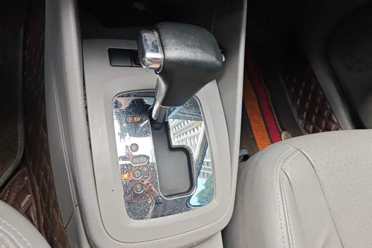 Used Volkswagen Bora 2011 1.6L Automatic Comfort Model Gear Lever