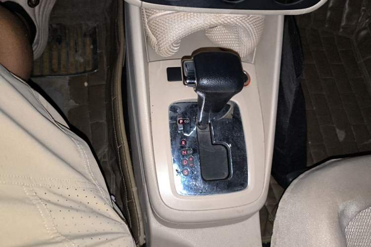 Used Volkswagen Bora 2011 1.6L Automatic Fashion Edition Gear Lever