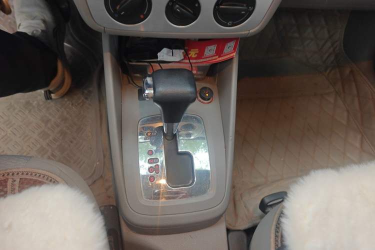 Used Volkswagen Bora 2011 1.6L Automatic Fashion Edition Gear Lever