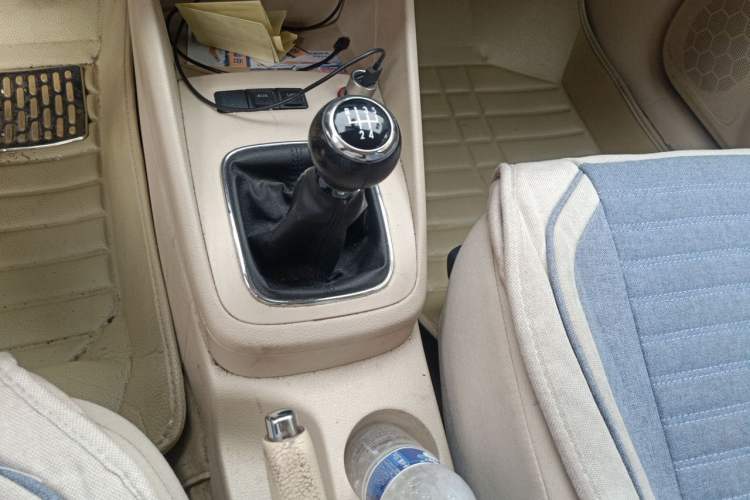 Used Volkswagen Bora 2011 1.6L Manual Fashion Edition Gear Lever