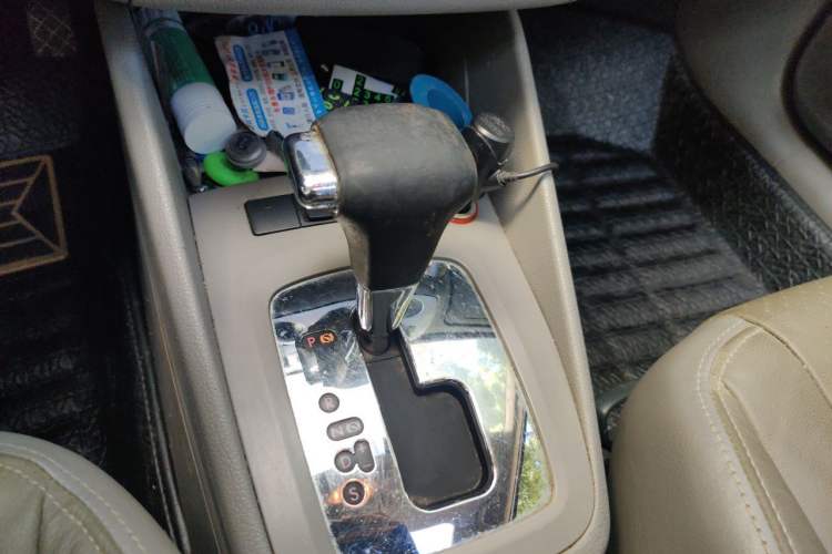 Used Volkswagen Bora 2011 1.6L Automatic Comfort Model Gear Lever