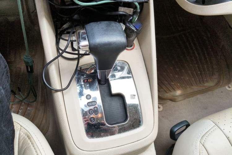 Used Volkswagen Bora 2011 1.6L Automatic Comfort Model Gear Lever