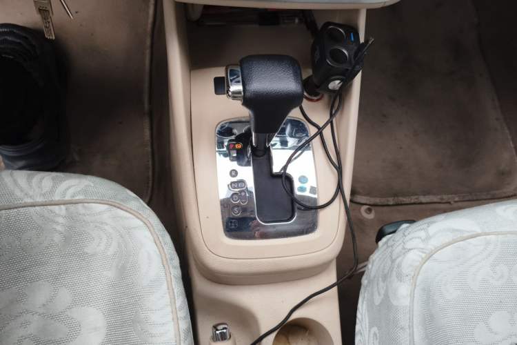 Used Volkswagen Bora 2011 1.6L Automatic Fashion Edition Gear Lever