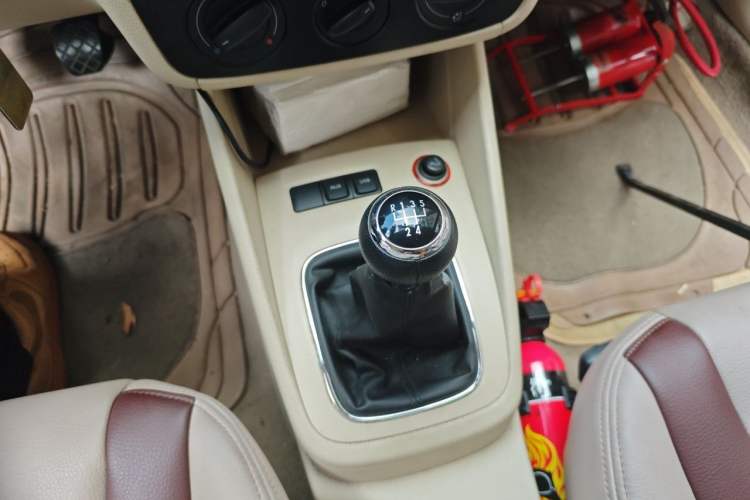 Used Volkswagen Bora 2011 1.6L Manual Fashion Edition Gear Lever